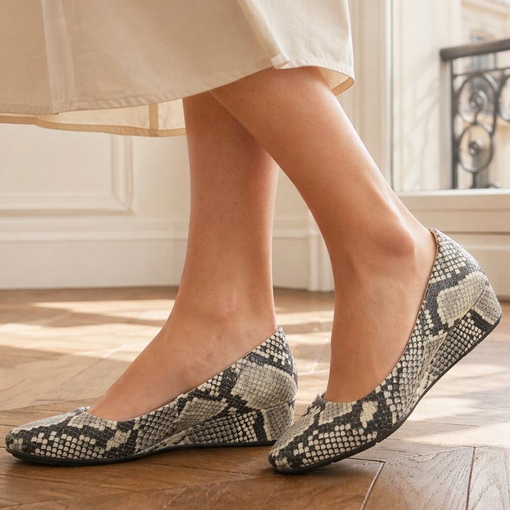 Easy Spirit Abelle Ivory Snake Wedge Pumps 9W NIB